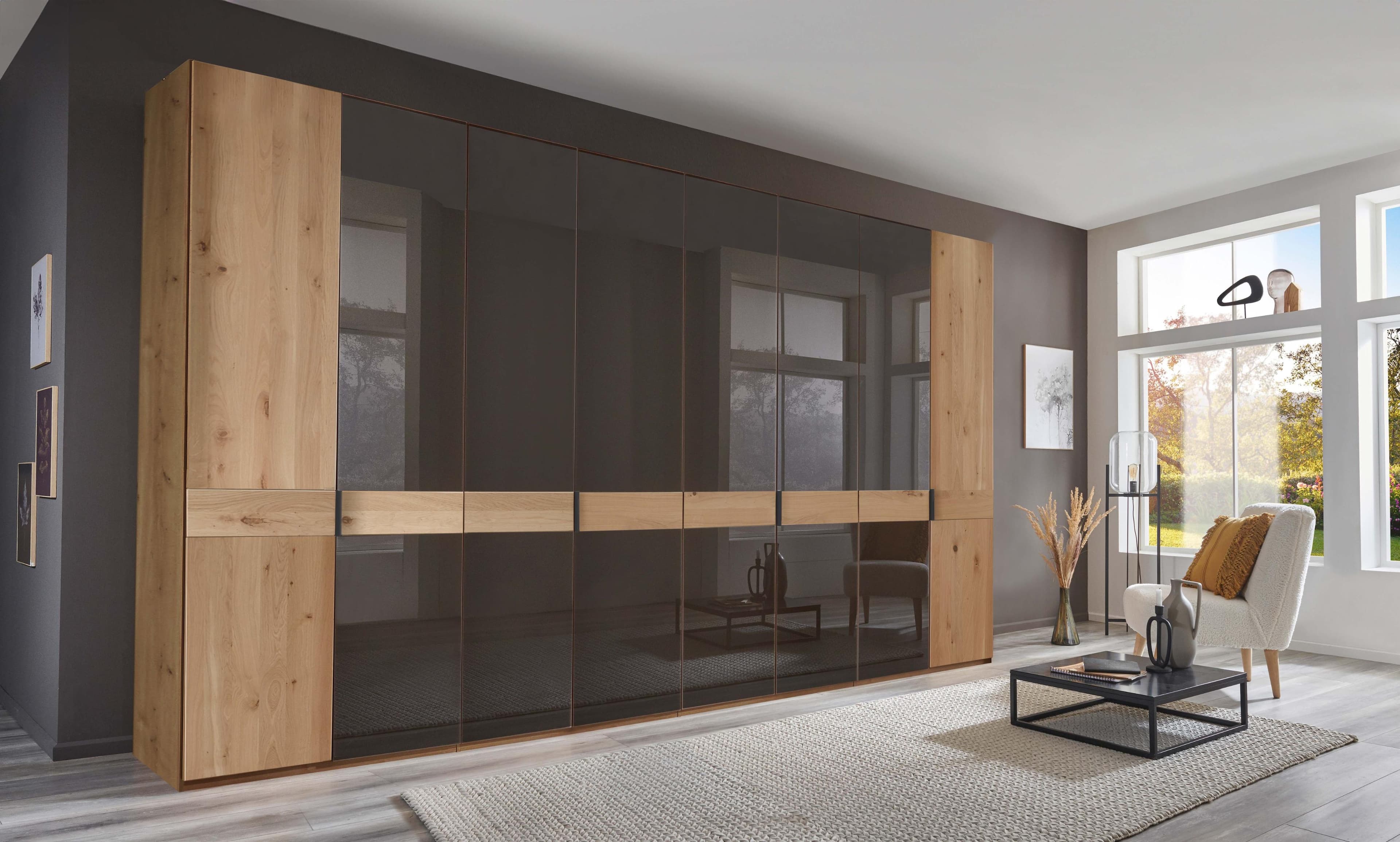 WIEMANN Cardiff Kleiderschrank Massivholz Glas Mocca mit Türdämpfung