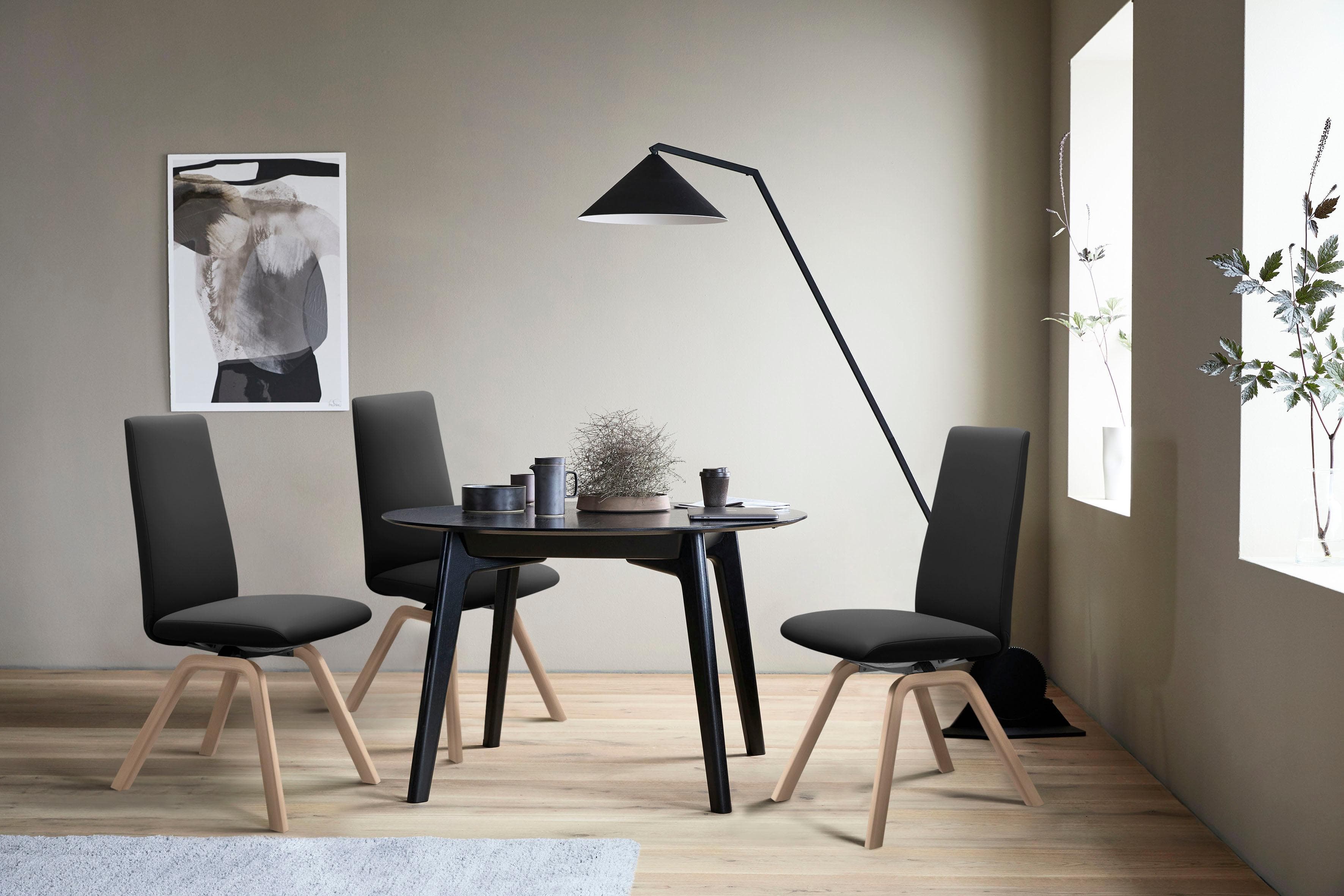 High-Back Polsterstuhl mit schräggestellten Eichenbeinen