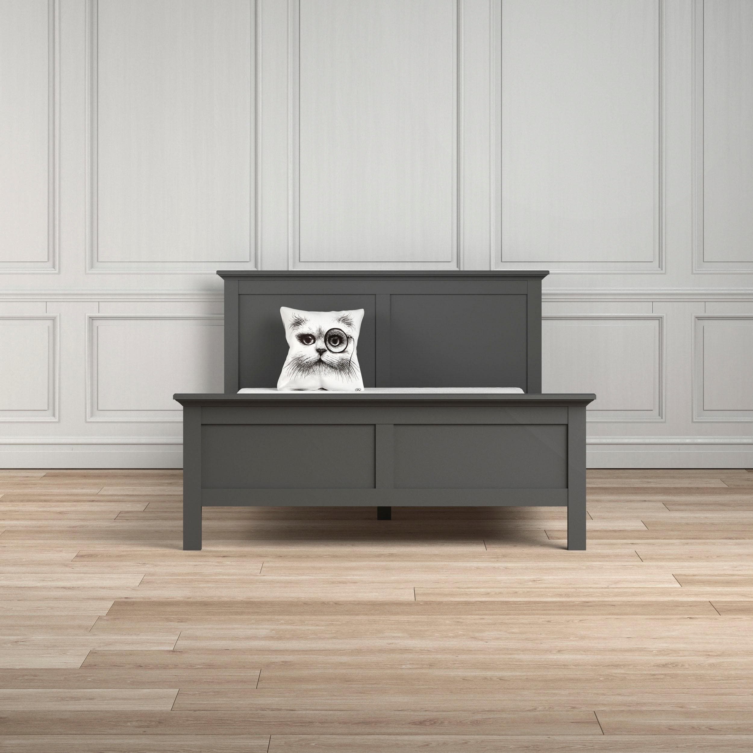 Doppelbett mit moderner Kassettenoptik