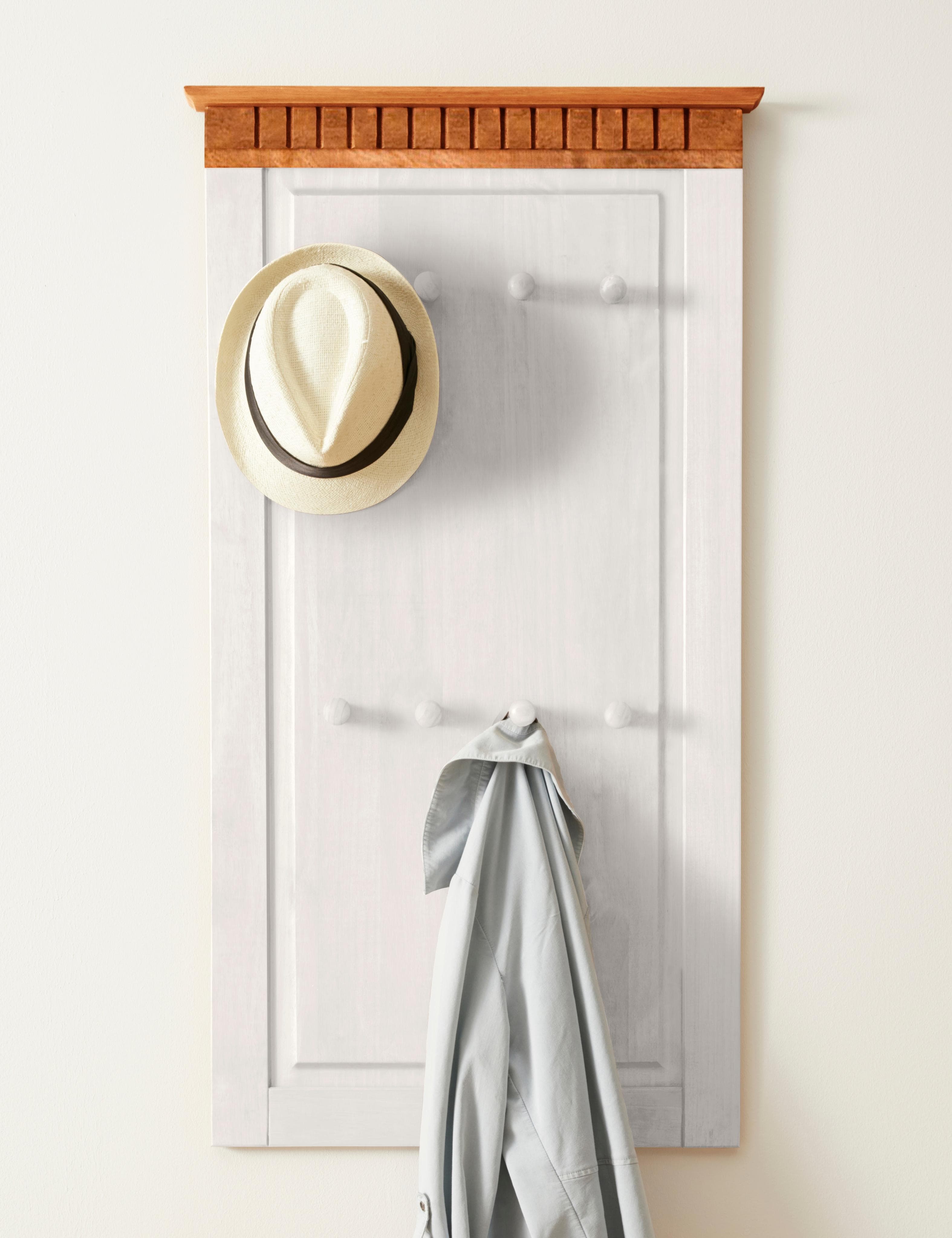 Massives Garderobenpaneel aus Kiefernholz