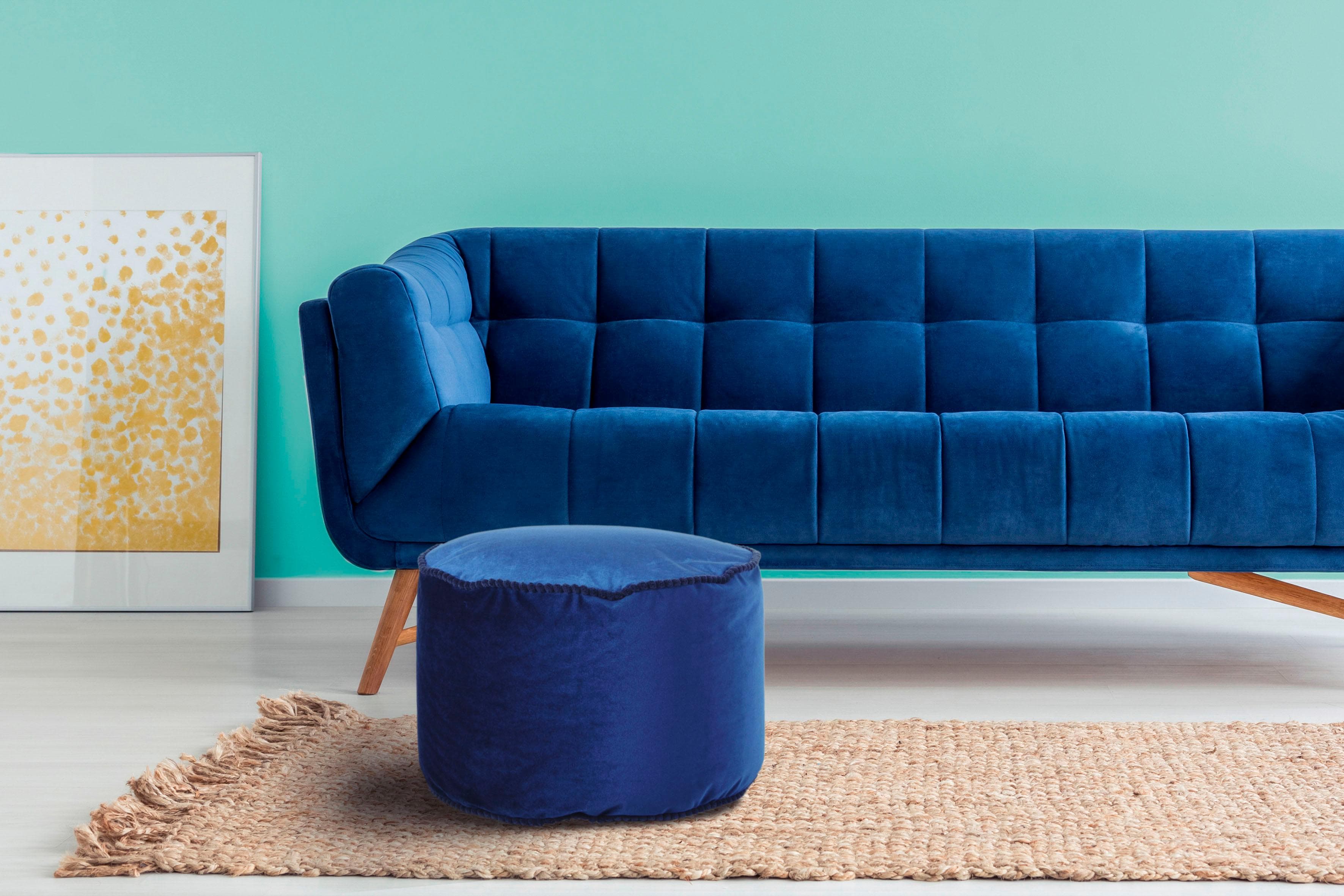 Moderner und orientalischer Hocker in Blau
