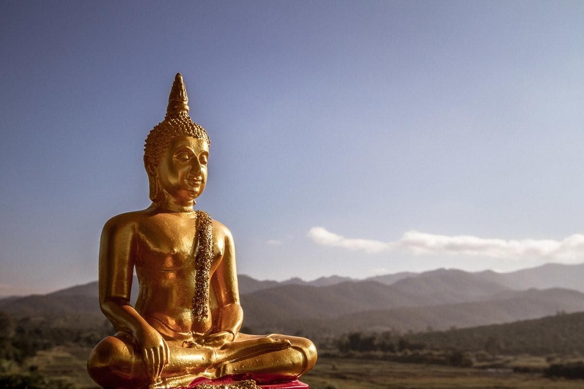Fototapete PAPERMOON Goldene Buddha-Statue Vlies 5x2,8m