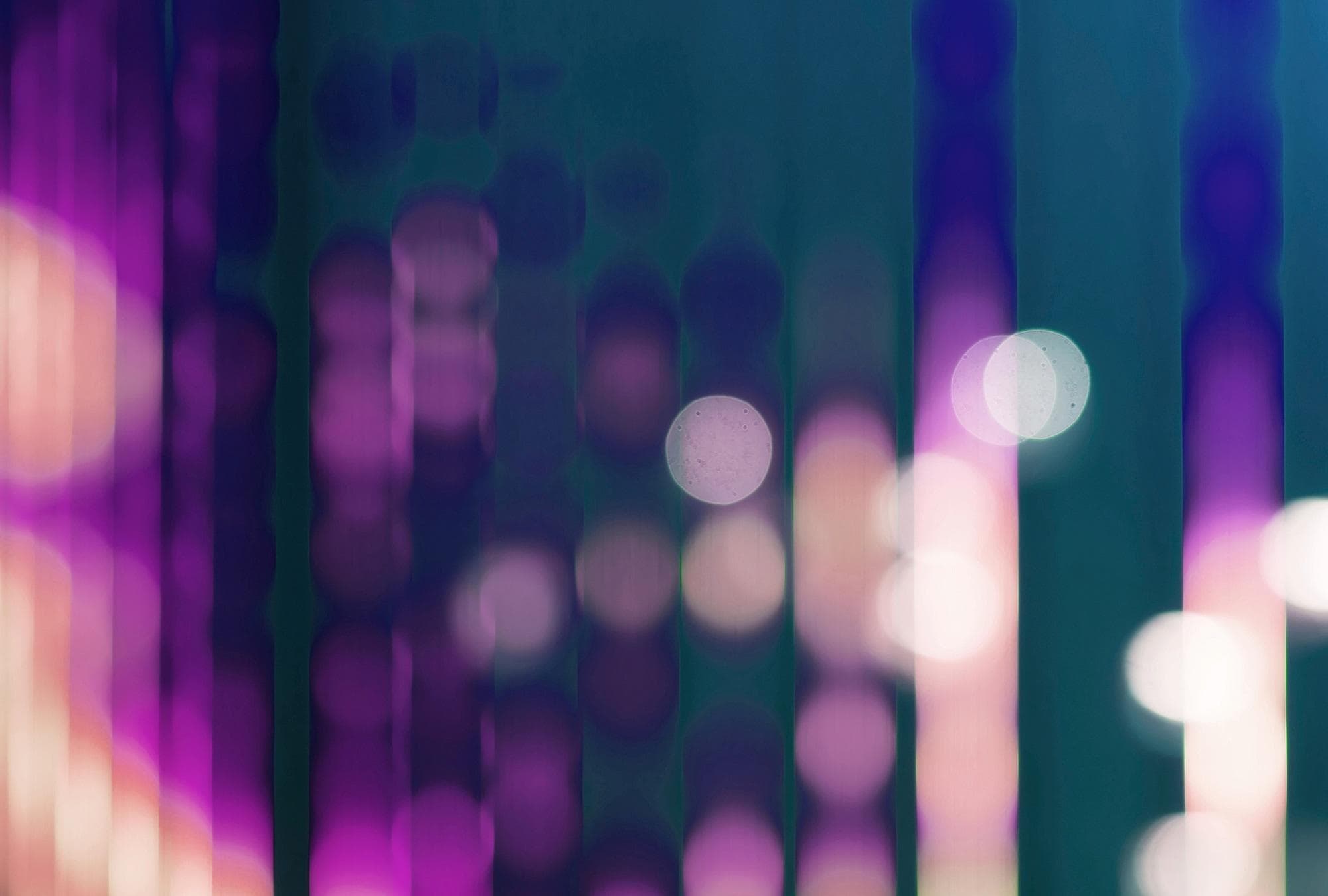 Fototapete LIVING WALLS Big City Lights 3 blau lila Vlies 4x2,7m