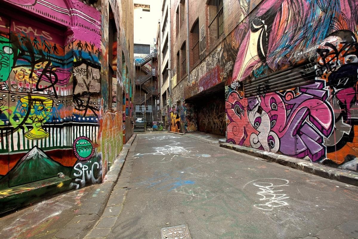 PAPERMOON Fototapete Graffiti-Gasse Urban Bunt Vlies
