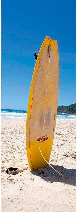 Living Walls Fototapete Surfboard im Sand Beige Blau Gelb Vlies