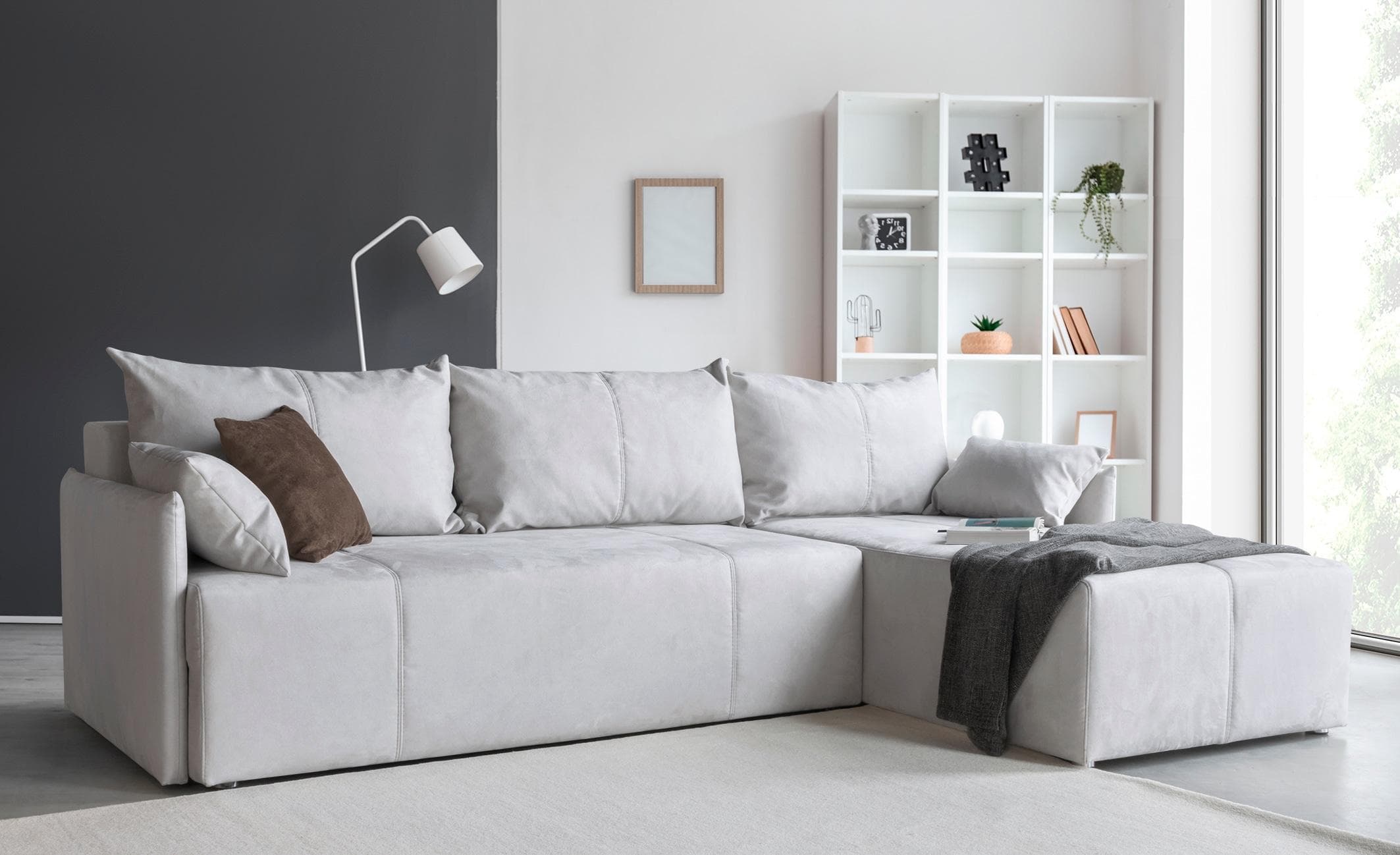 Ecksofa COLLECTION AB hellgrau mit Bettkasten und Recamiere