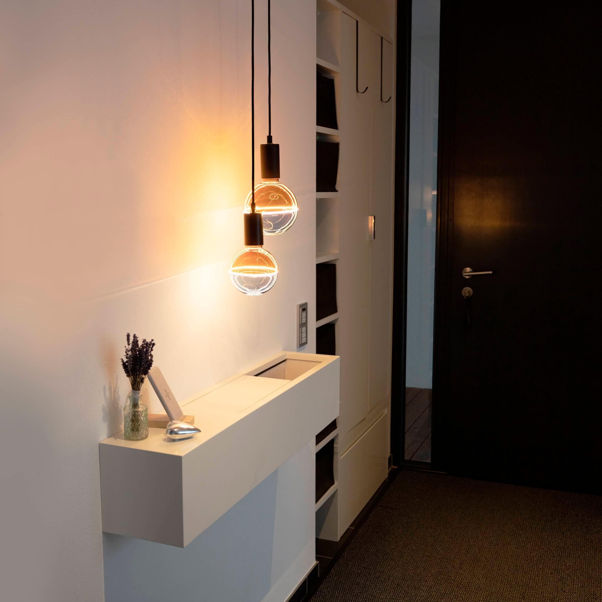 Dekoratives LED-Leuchtmittel in Blau und Amber