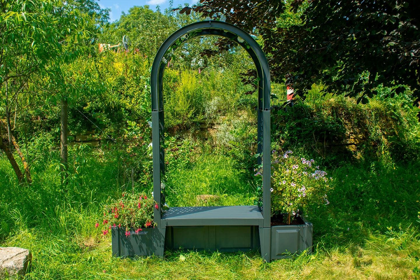 KHW Gartenbank Brüssel Anthrazit mit Rosenbogen und Pflanzkästen