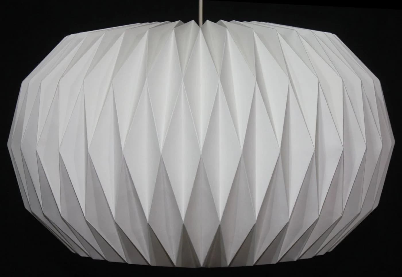 Weißer Origami Lampenschirm aus Papier