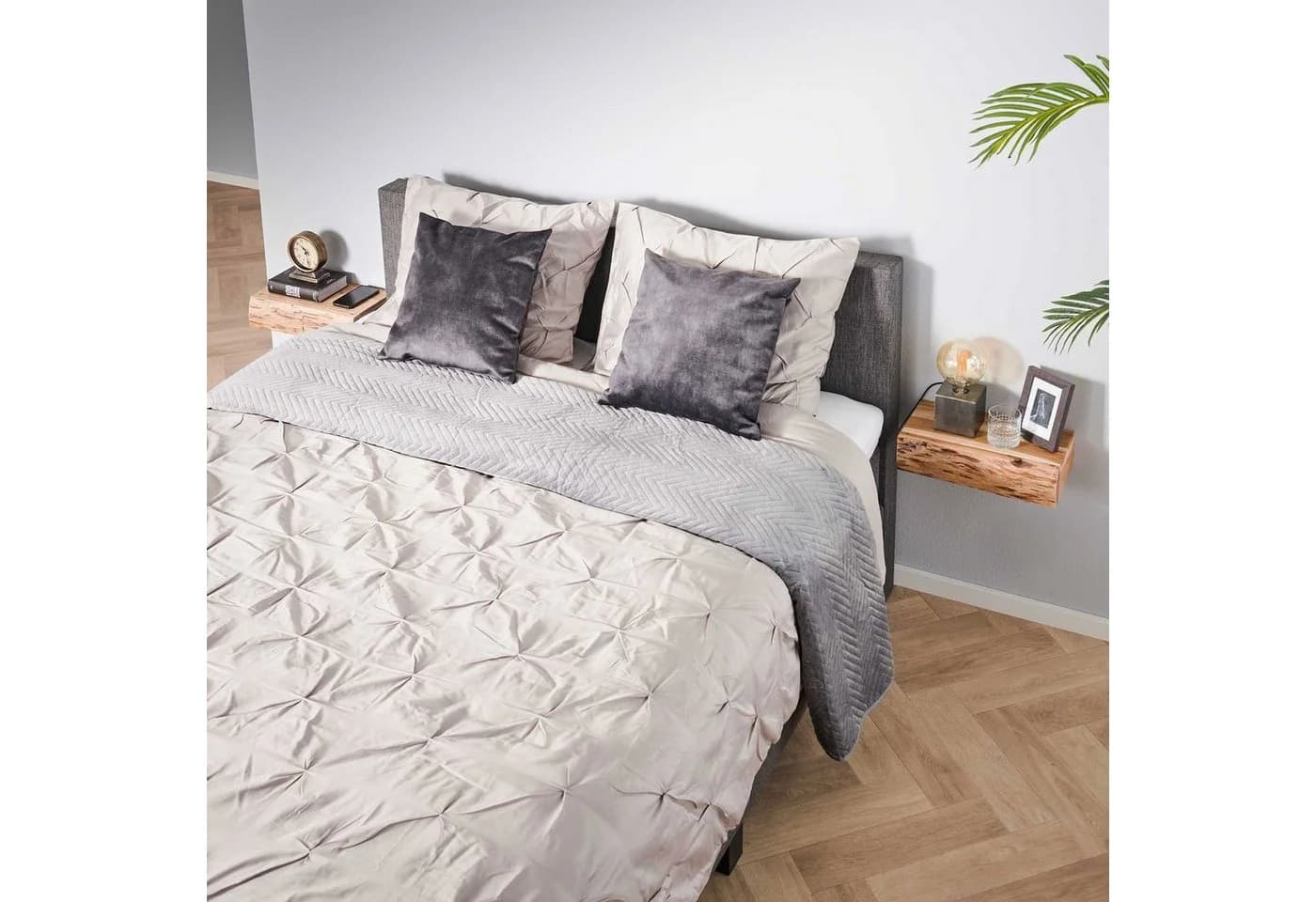Maison ESTO Nachttisch 2er Set Baumstamm Optik Akazienholz