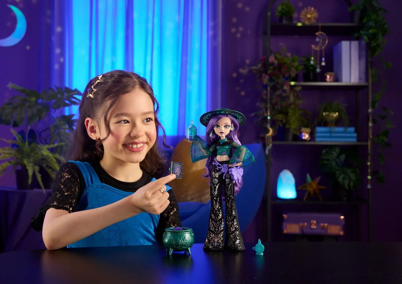 Monster High Moonspell Magic Anziehpuppe Willow Thorne mit magischem Zubehör
