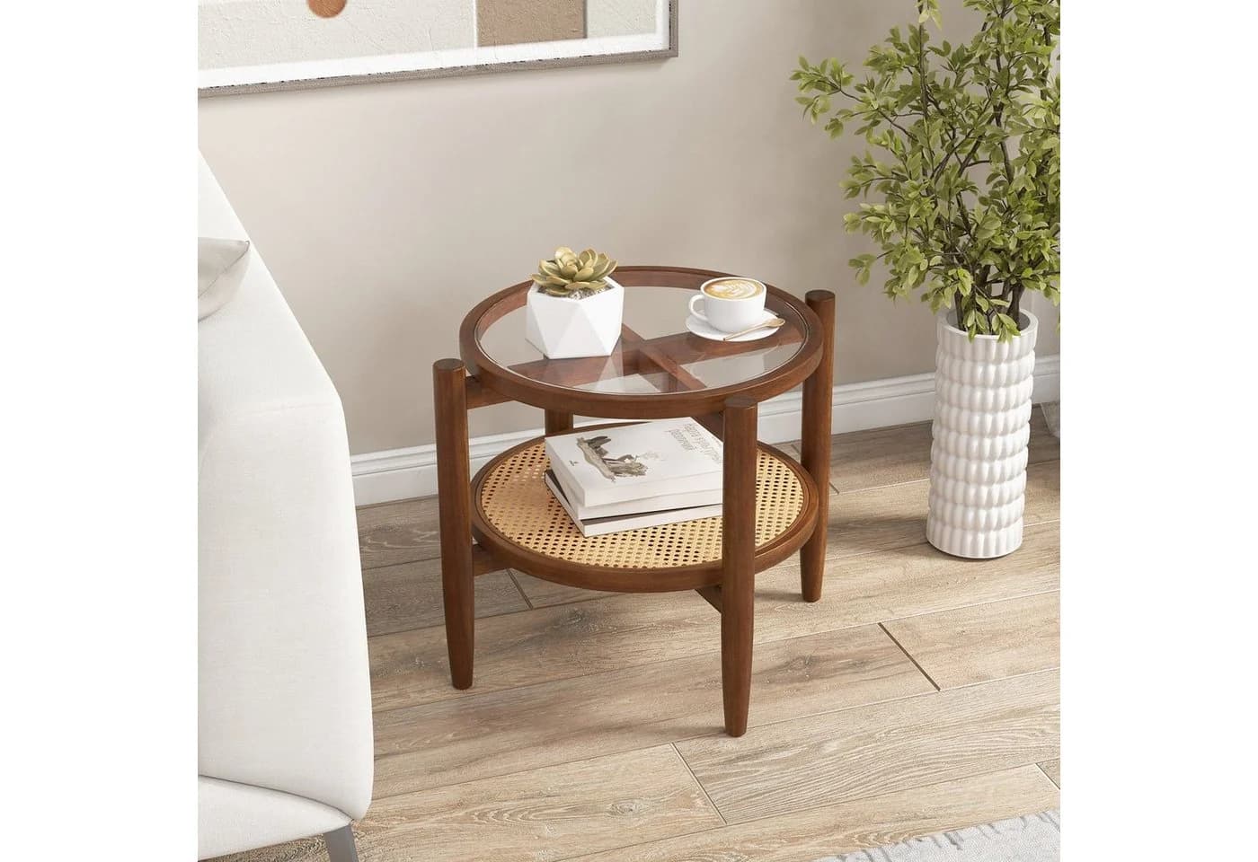 Moderner Beistelltisch aus Akazienholz, Glas und Rattan