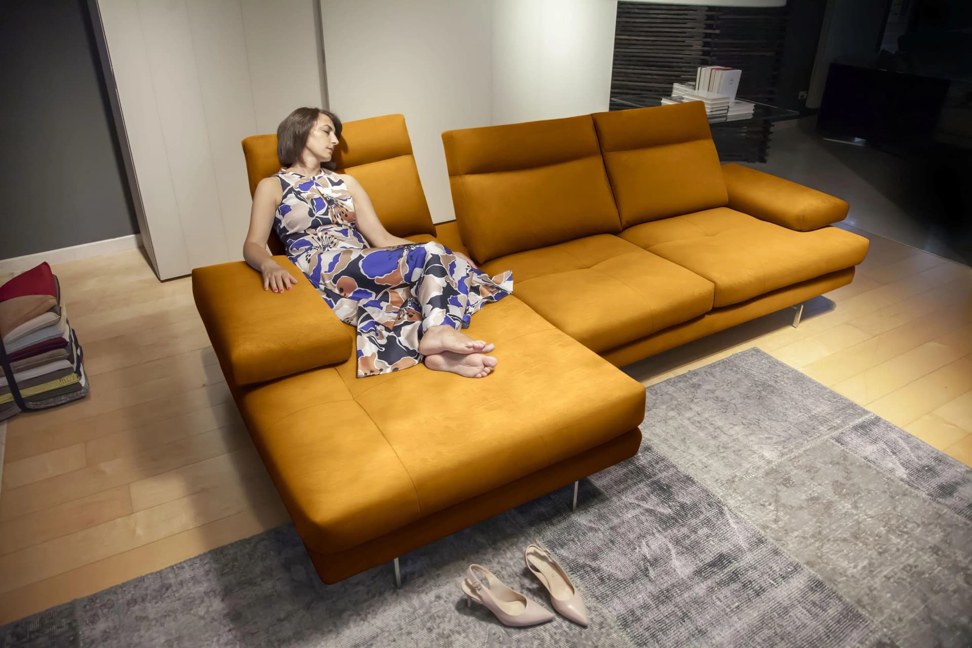 Ecksofa in Gelb und Ocra Mario mit Chromglänzenden Details