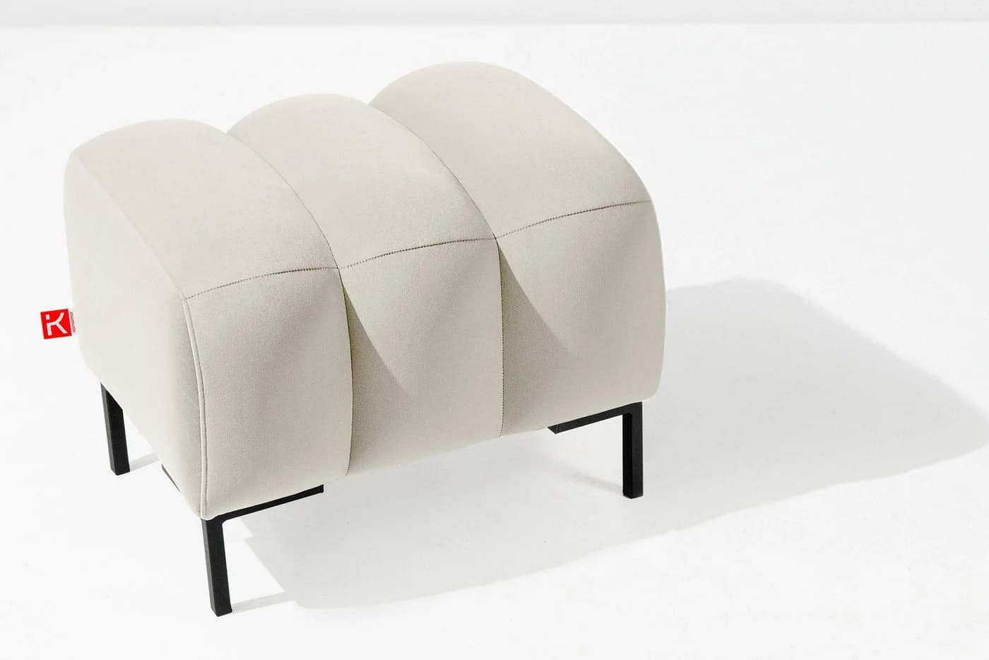 KONSIMO PECCO Sitzhocker Velours Massivholz Schwarz/Creme