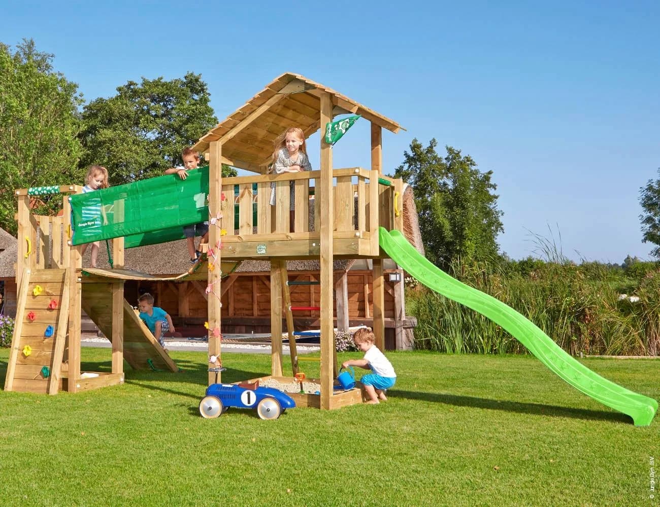 Spielturm JUNGLE GYM 'Jungle Shelter Bridge' - Holzspielhaus mit Brücke