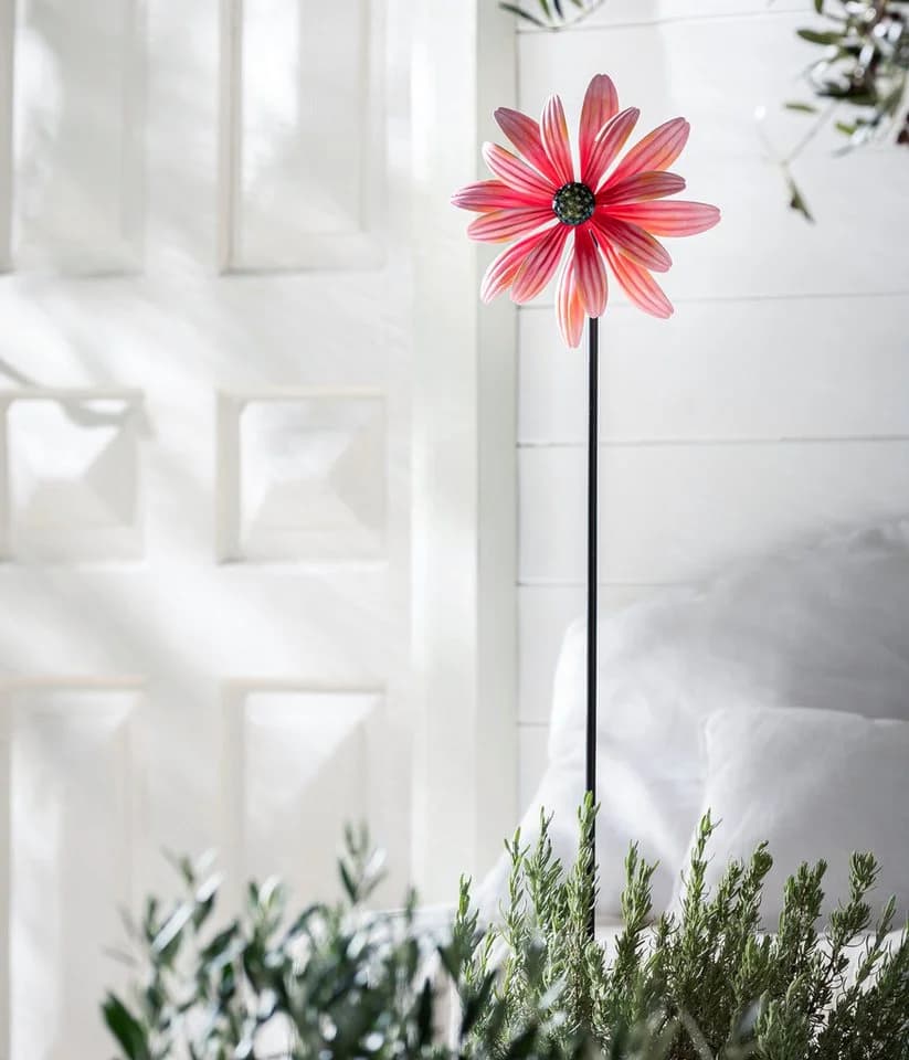 Dehner Gartenstecker Blume Lila mit Windspiel