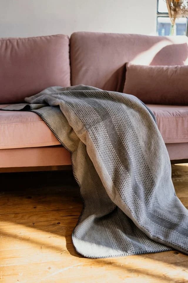 Ibena Kuscheldecke Kitale Streifen-Design Bio-Baumwolle