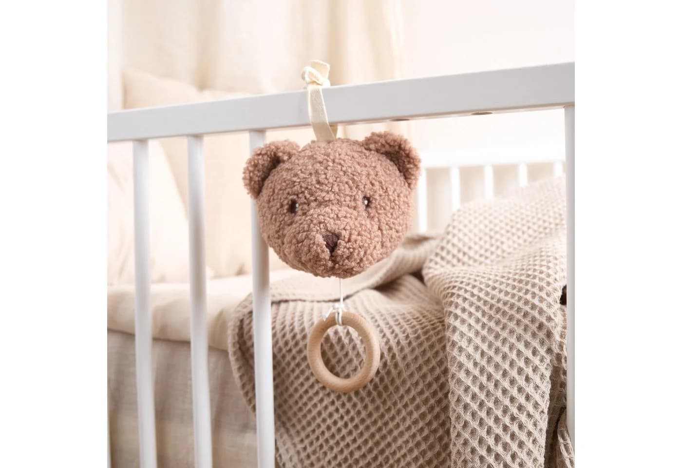 BIECO Spieluhr Bär Mika 30 cm aus Bouclé