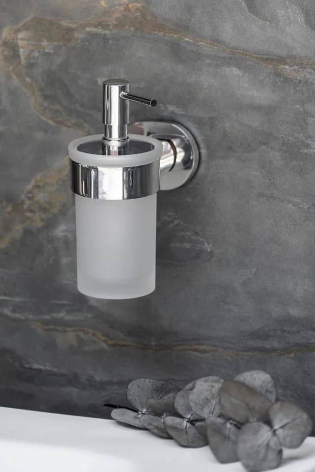 Eleganter Seifenspender aus Glas und Zinkdruckguss