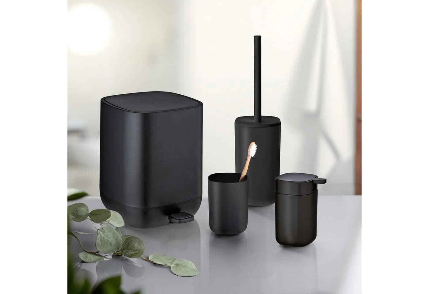 Badaccessoire-Set WENKO "Davos" Schwarz Matt Kunststoff