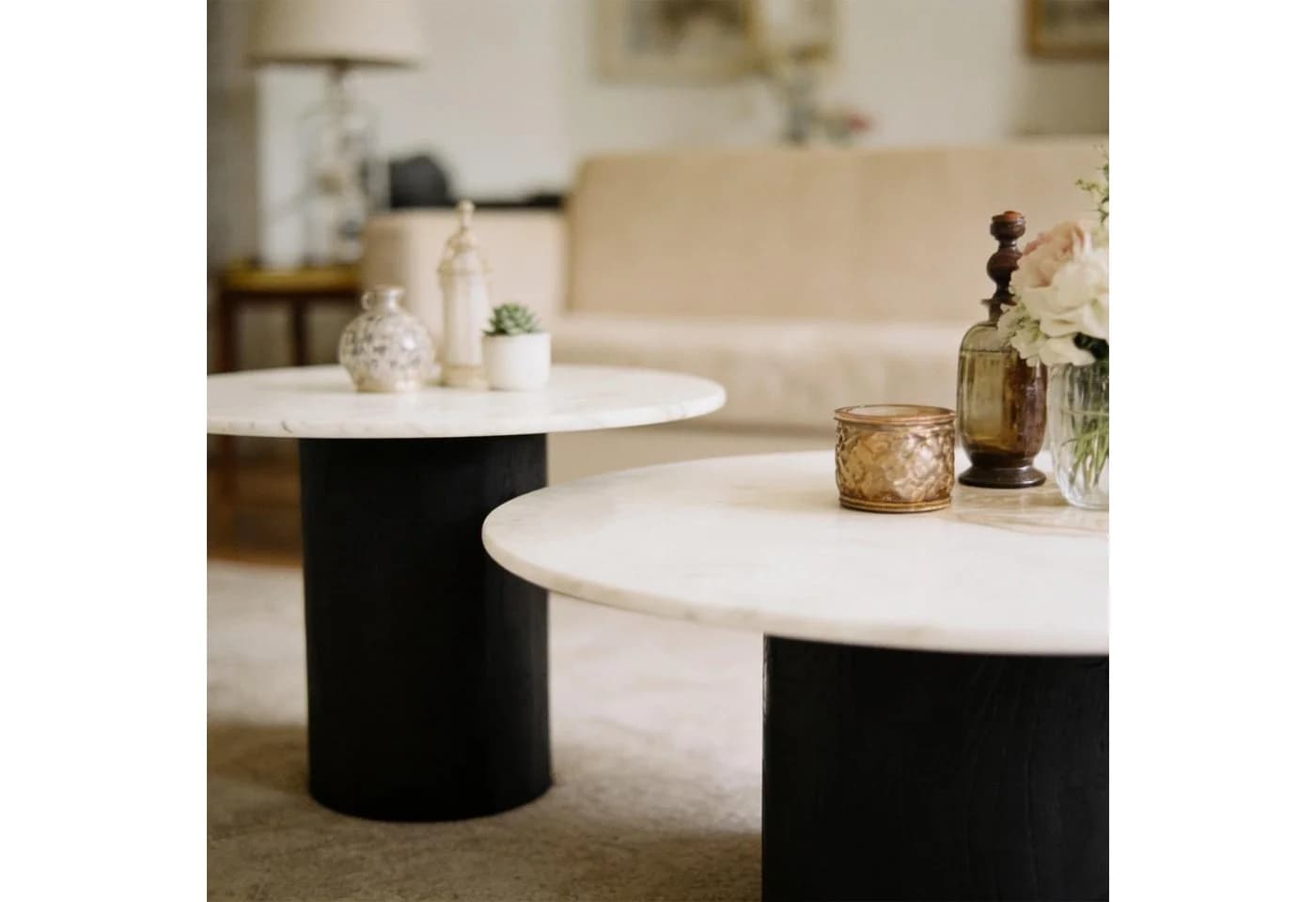Modernes Couchtischset aus Marmor und Akazienholz