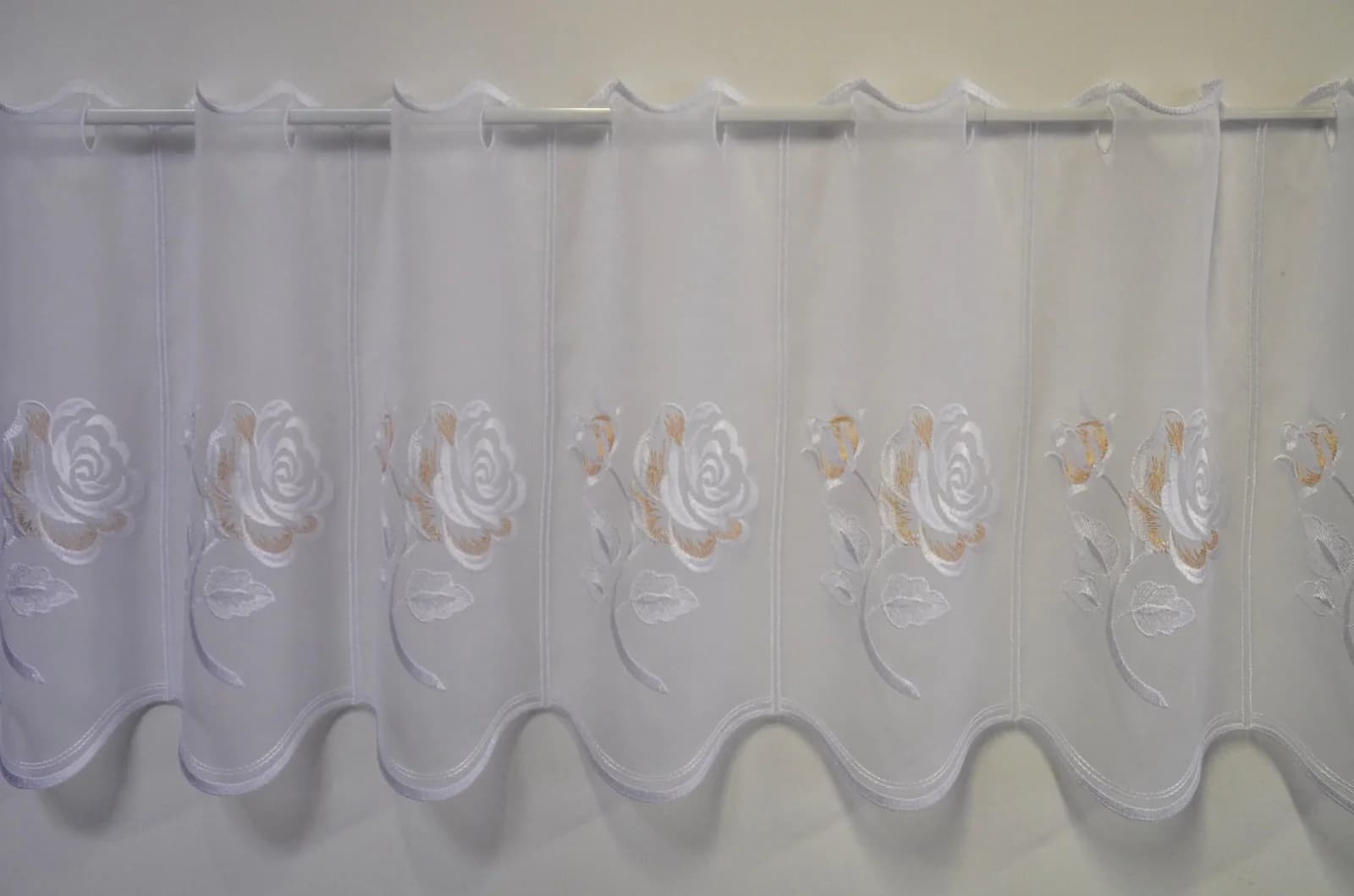 Scheibengardine STICKEREIEN PLAUEN "Rosentraum" Gr. 4, Weiß/Beige, Voile, Polyester