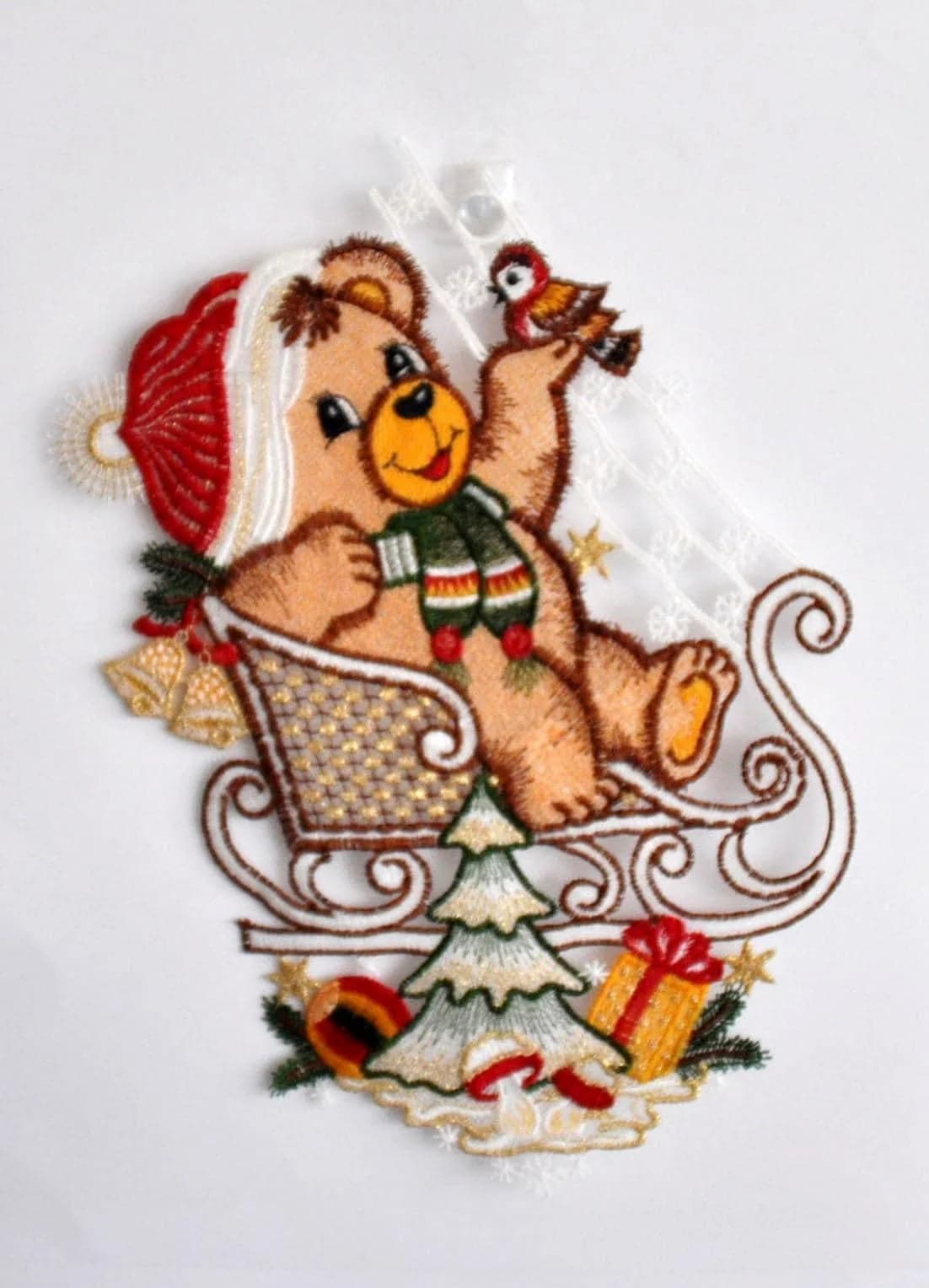 Fensterbild STICKEREIEN PLAUEN Teddy auf Schlitten Bunt Polyester