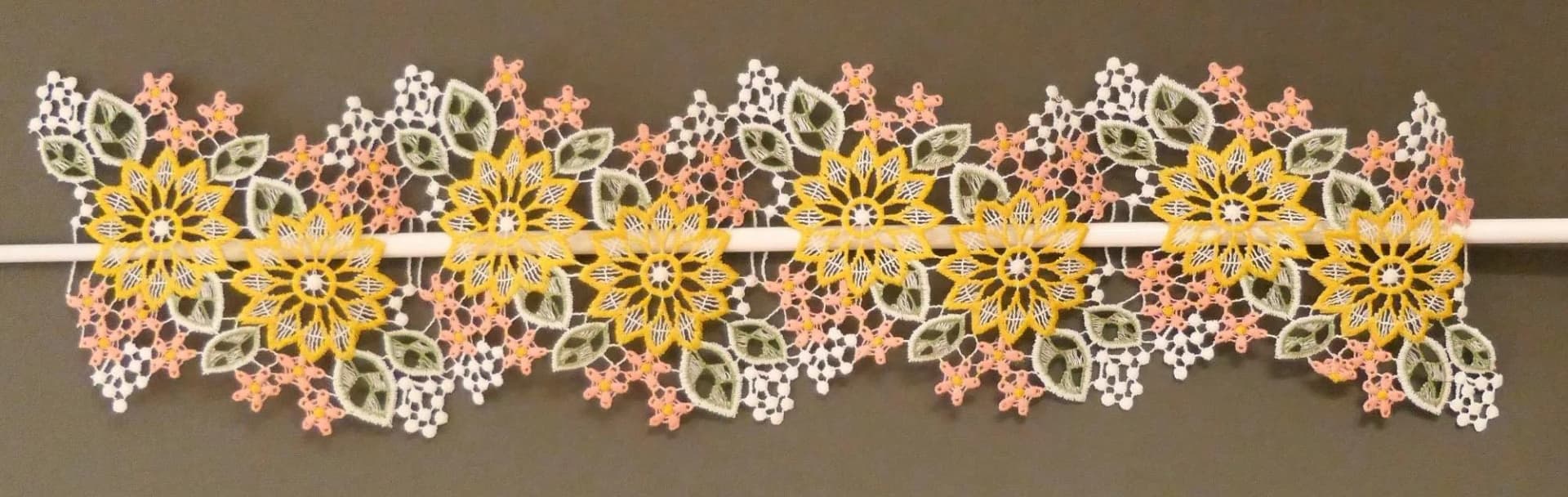 Scheibengardine STICKEREIEN PLAUEN "Blüten" Gelb/Weiß 100% Polyester