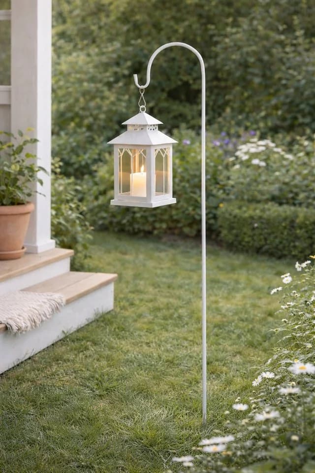 finehomegarden Gartenstecker Metall Stab mit Haken H110cm weiß