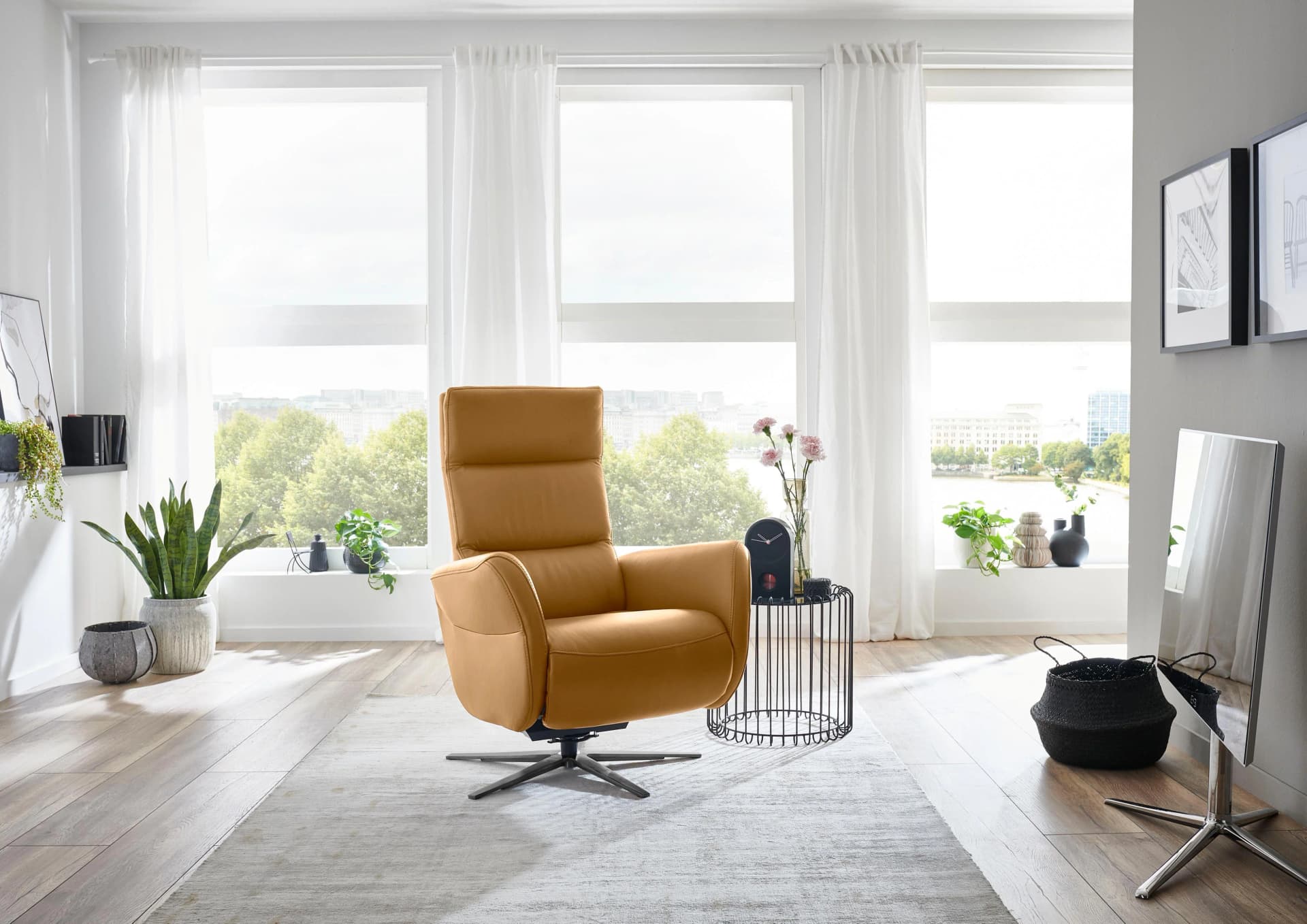 Relaxsessel in modernem Design, Farbe torro kurkuma