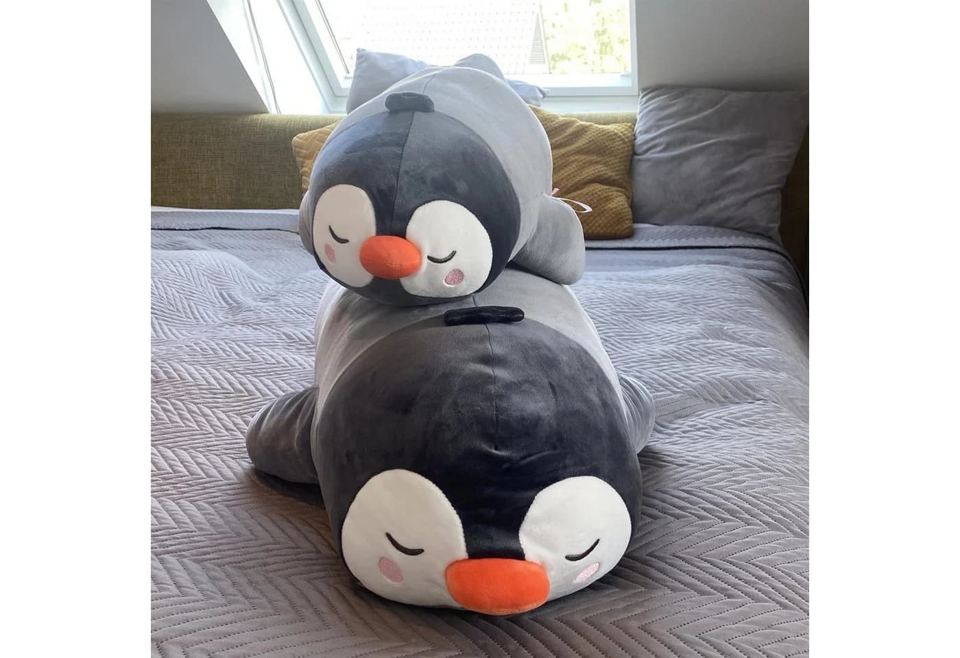UNUS HOME Seitenschläferkissen Pinguin Grau Plüsch