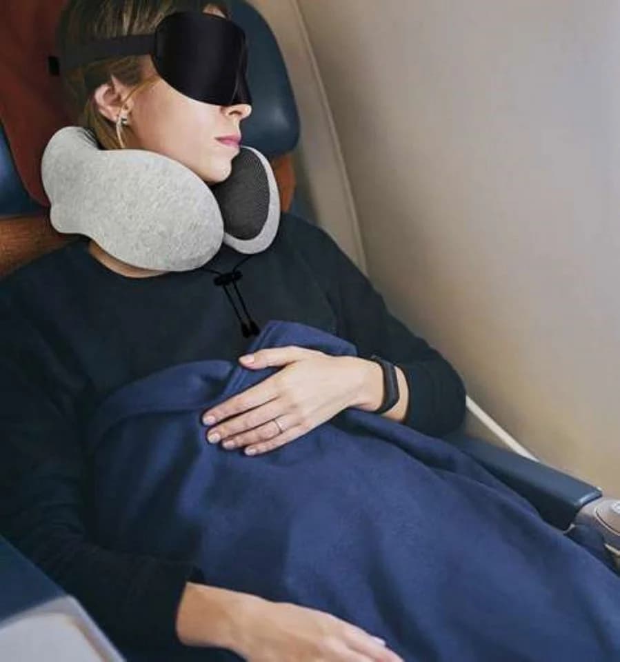 Ruhhy Reisekissen Set mit Augenmaske und Ohrenstöpseln