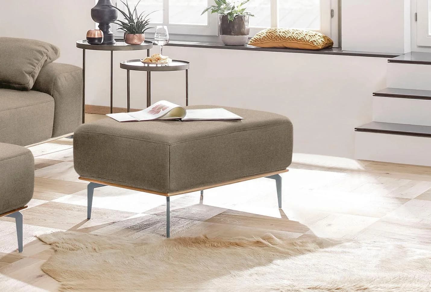 W.SCHILLIG Polsterhocker run Beige Silber Matt Holzsockel