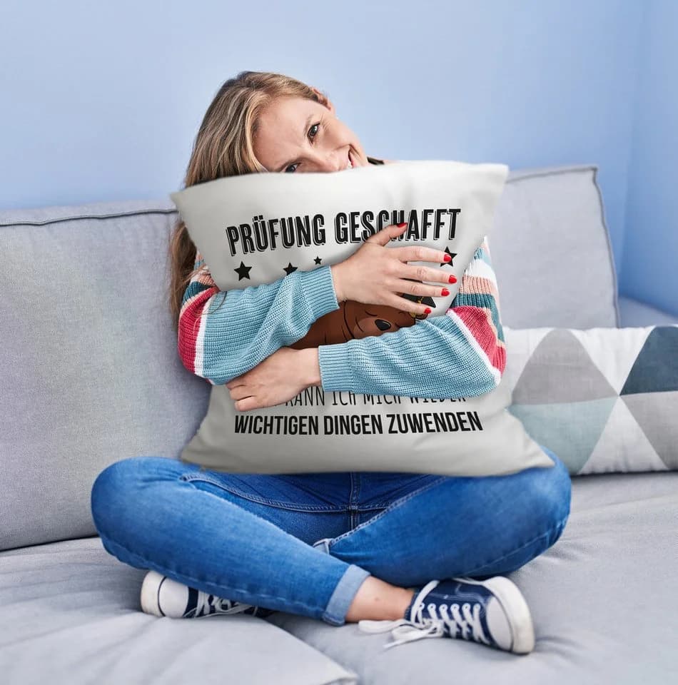 speecheese Dekokissen Schlafender Bär mit Doktorhut Spruch Prüfung bestanden