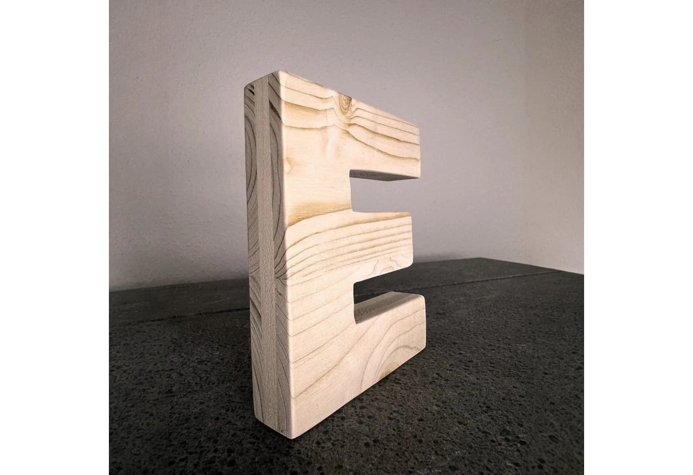 Zayno Deko-Buchstaben Holzbuchstabe "E" aus massivem Fichtenholz