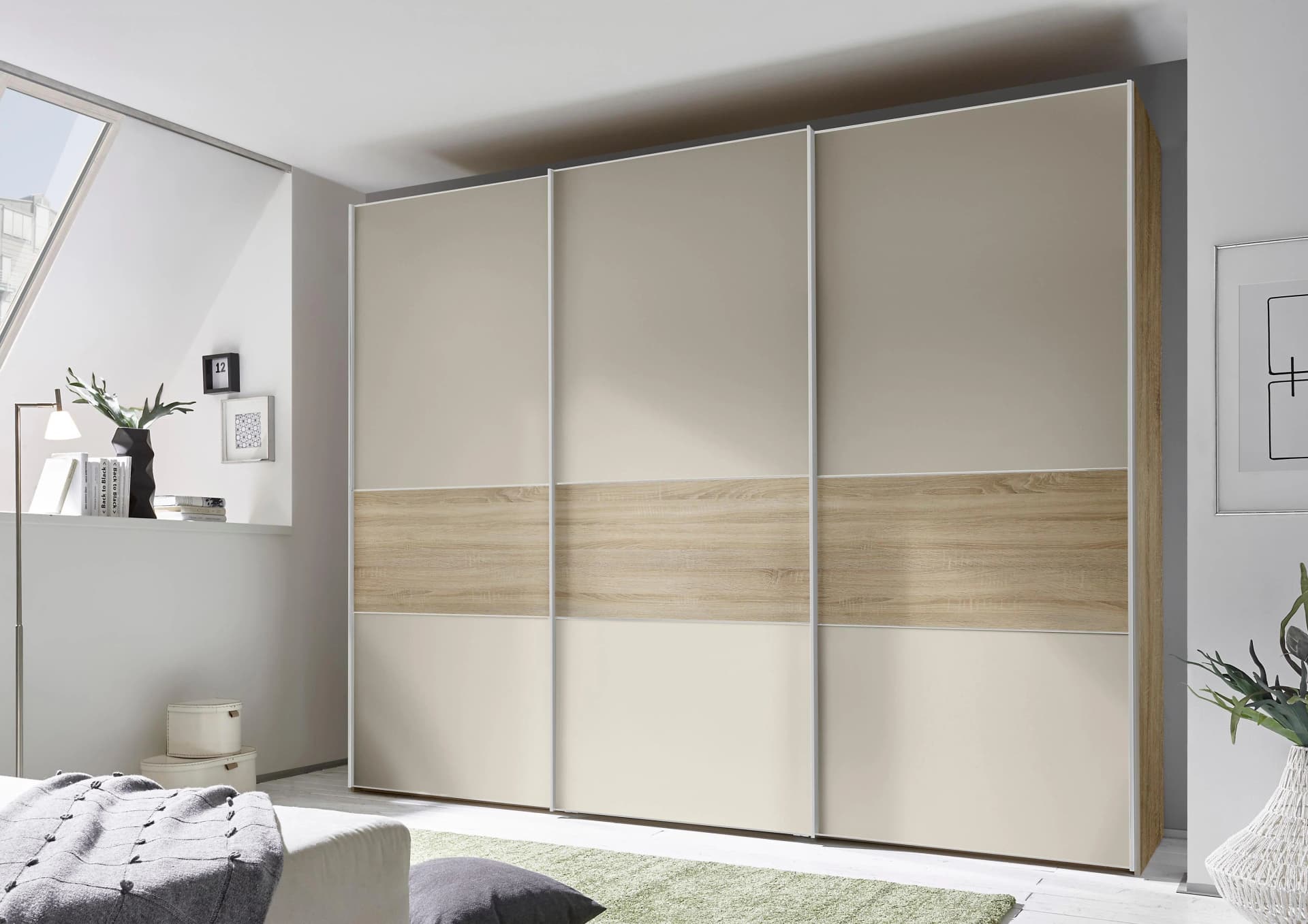 Schwebetürenschrank aus Holzwerkstoff in edlem Design
