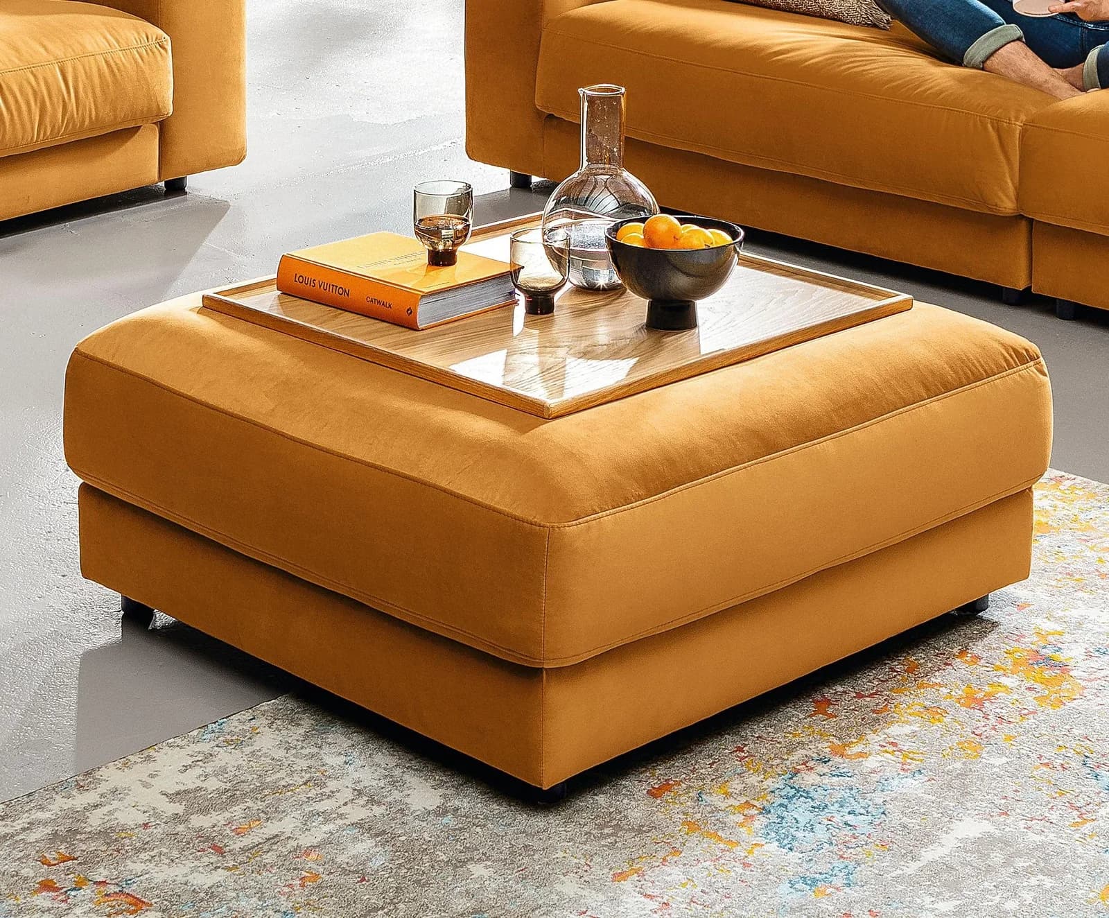 Loft Hocker Medium Coria Velvet Gold