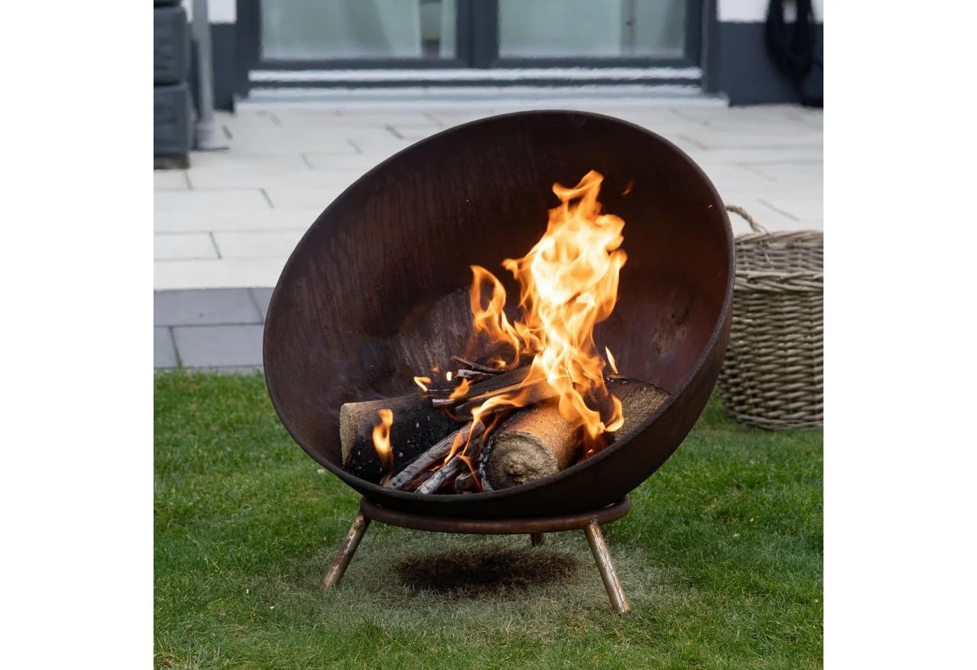 BBQ-Toro Feuerschale Kippbar mit Gestell und Grillrost