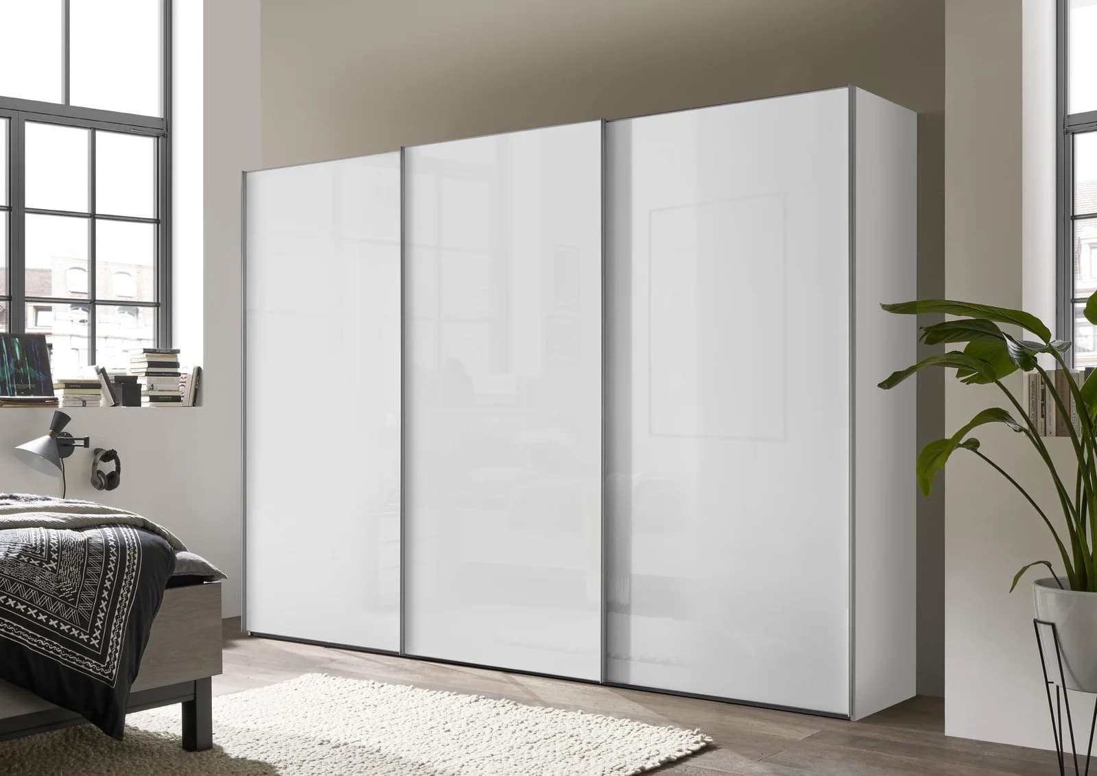 STAUD Schwebetürenschrank Select Alpinweißglas 298cm
