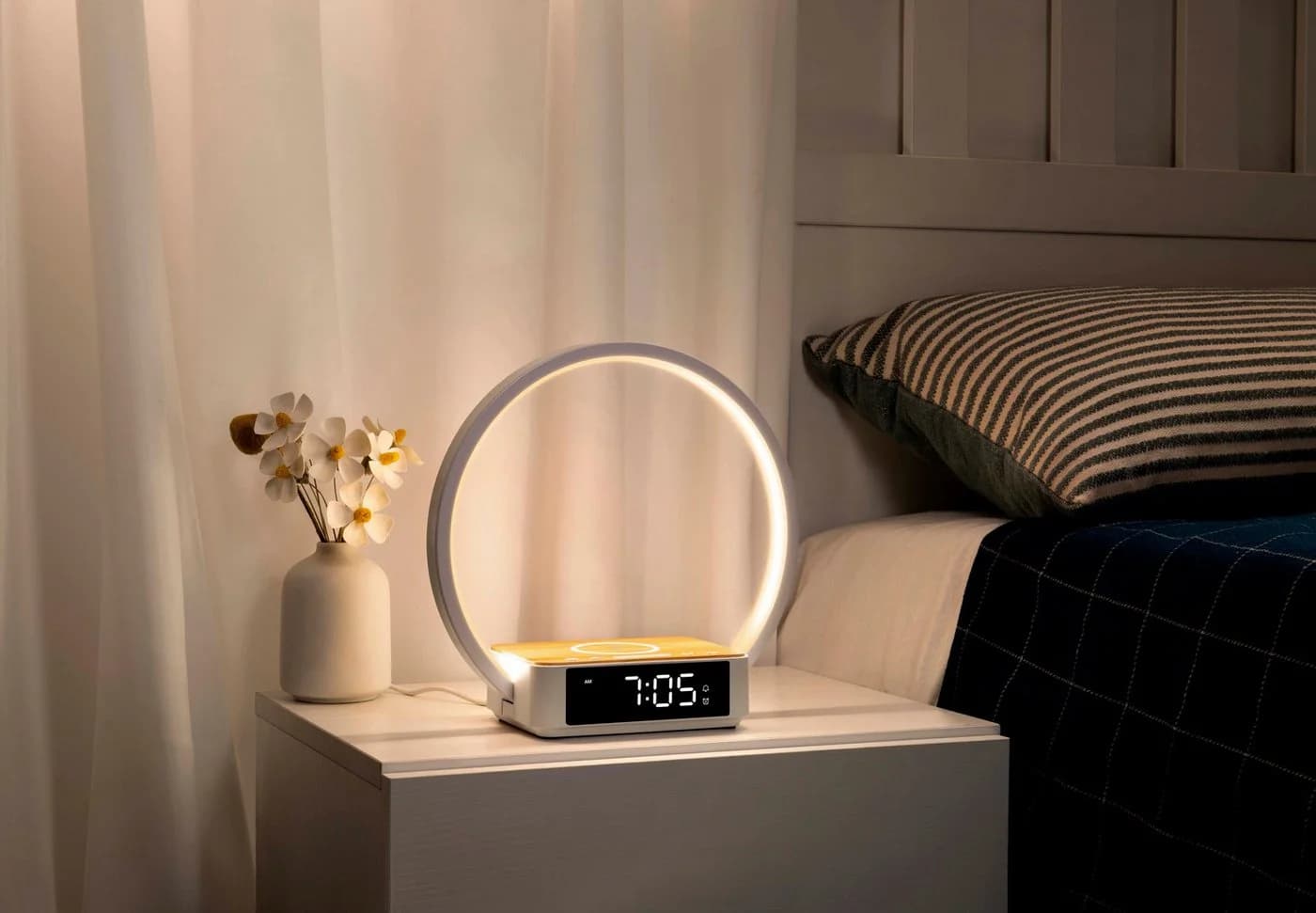 Northpoint LED Wecker mit Wireless Charging & Sonnenaufgangsfunktion