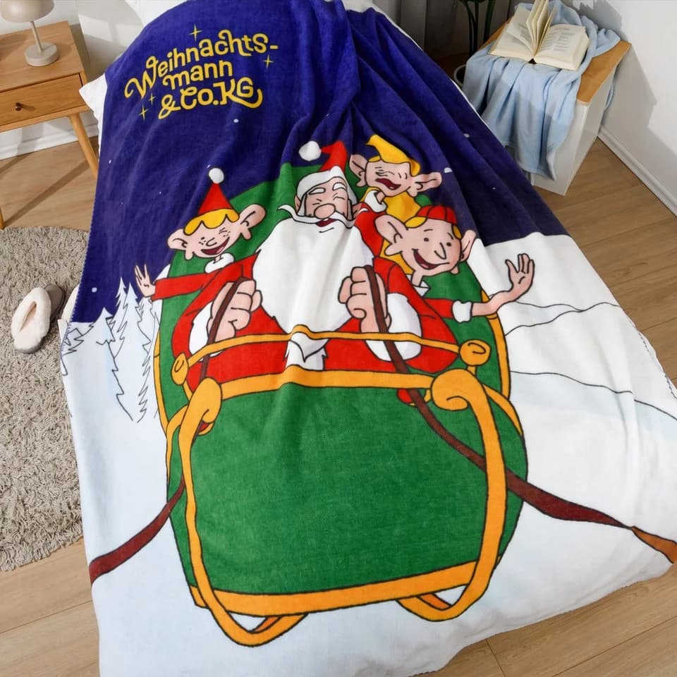 Weihnachtsmann & Co. KG Kuscheldecke 'Nordpol Helden' Blau Polyester