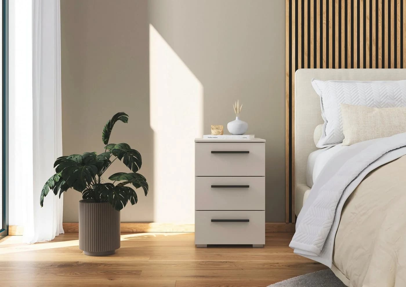 Nachtkommode Rauch Montclar beige mit 3 Schubladen
