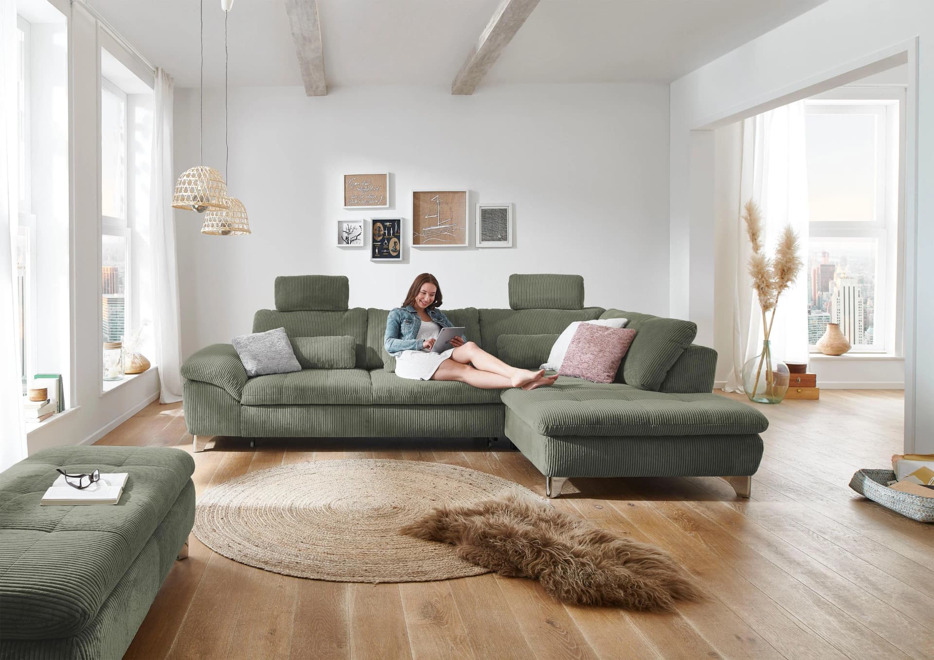 Ecksofa DIE PLANBAR Cord Forest mit Recamiere und Kopfstützen