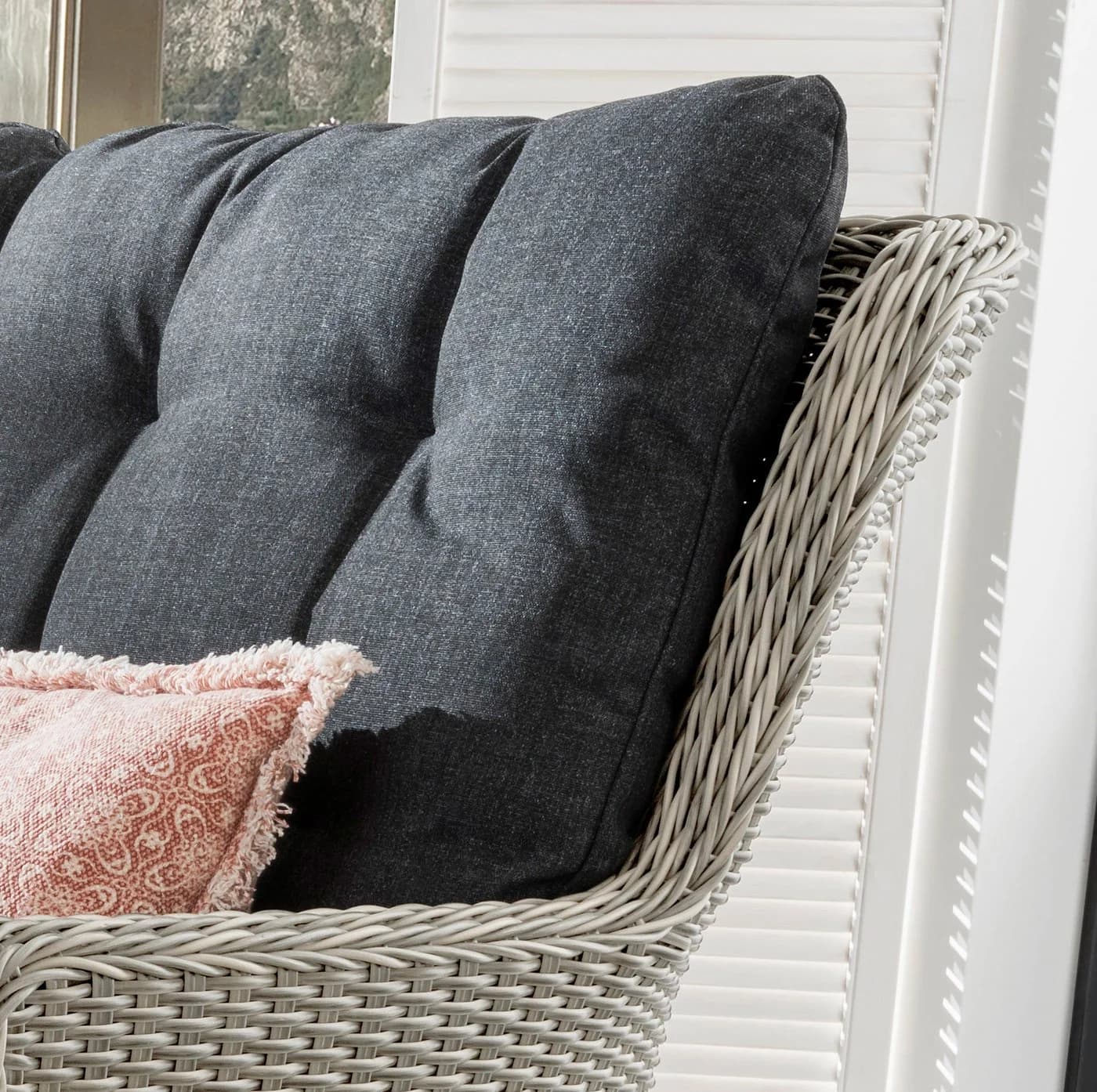 Loungesofa DESTINY CASA Vintage Weiß 2er Sofa mit Auflagen