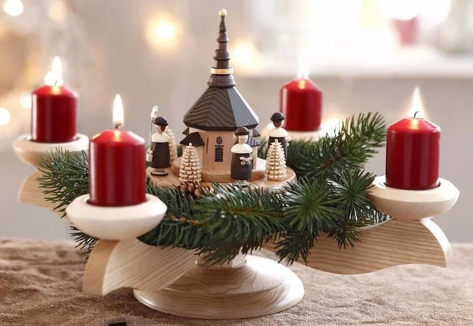 ALBIN PREISSLER Adventsleuchter mit Seiffener Kirche Massivholz Natur