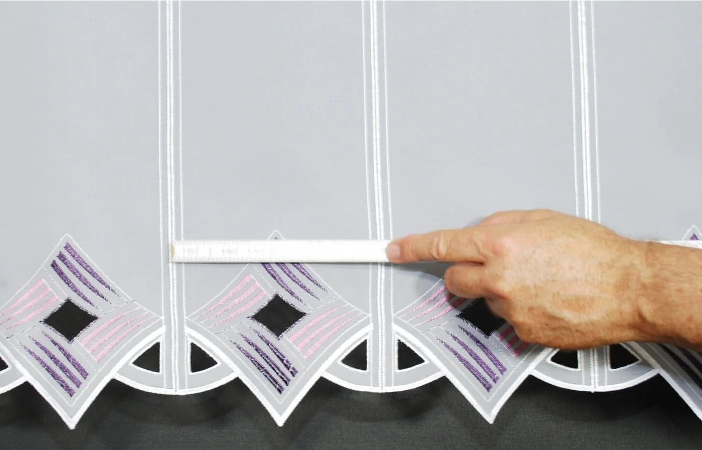 Gardinen Kranzusch Scheibengardine Transparent Lochstickerei Violett