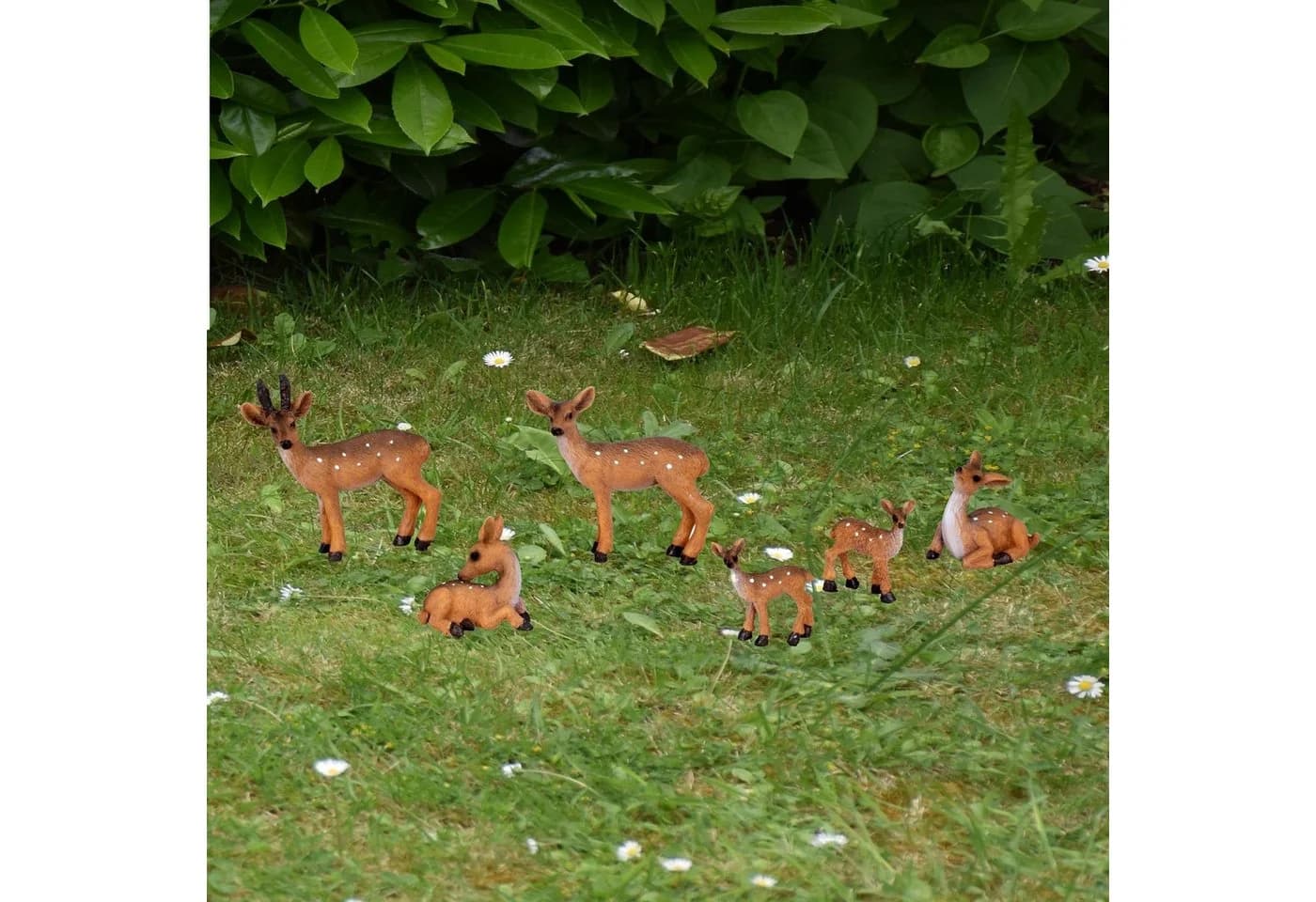 Geschenkestadl Tierfigur Zauberhafte Rehfamilie – detailreiche 6 Rehe für stimmungsvolle Deko