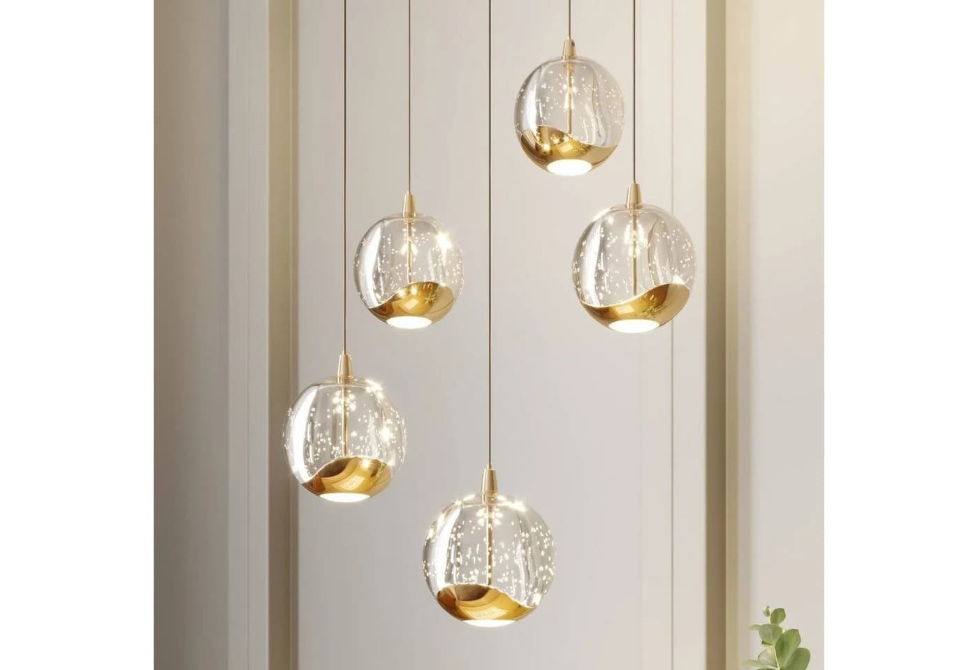 Lucande Hängeleuchte Hayley 5x5W LED Glaskugeln Metalldekor Gold
