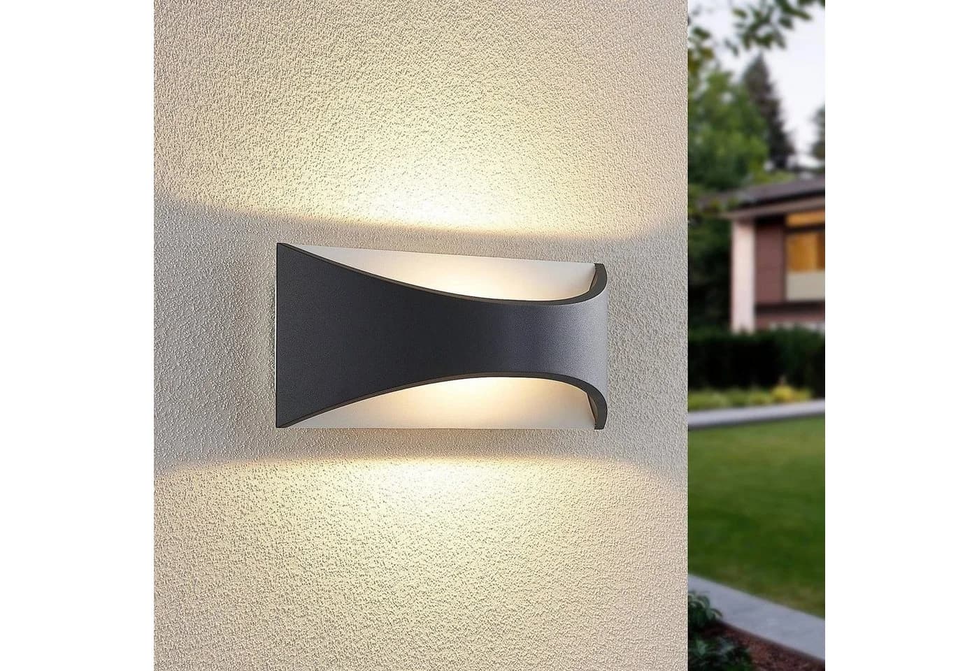 Lindby Außen-Wandleuchte Mathea Schwarz 1 x 9 W LED warmweiß