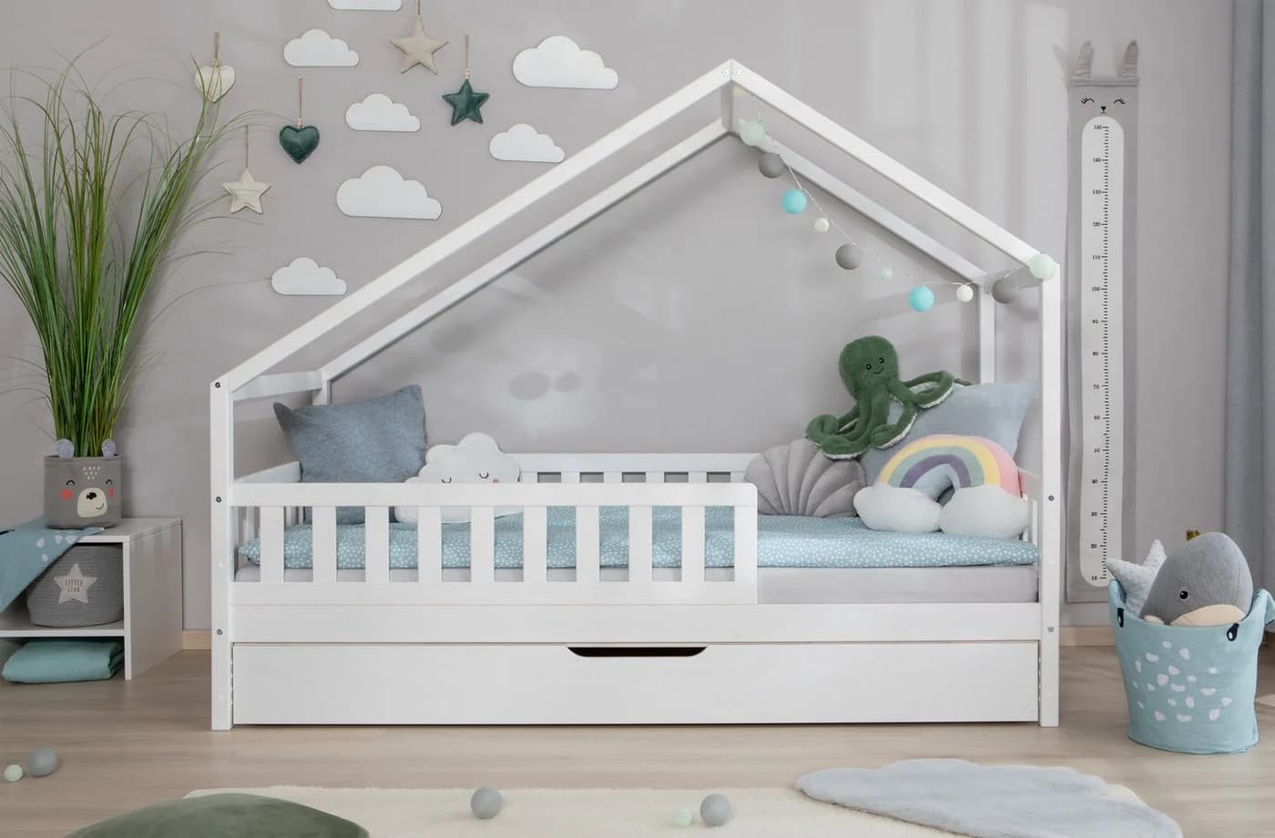 TiCAA Hausbett Lou wandelbar mit asymmetrischem Dach
